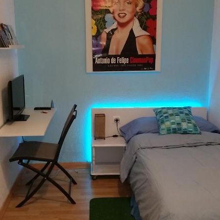 Habitacion Junto Torres Serranos فالنسيا المظهر الخارجي الصورة